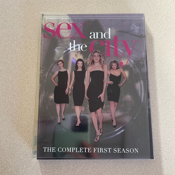 Bundle 3 DVDs for $12! Pre Owned Sex and the City The First Season DVD TV Series - Picture 1 of 4